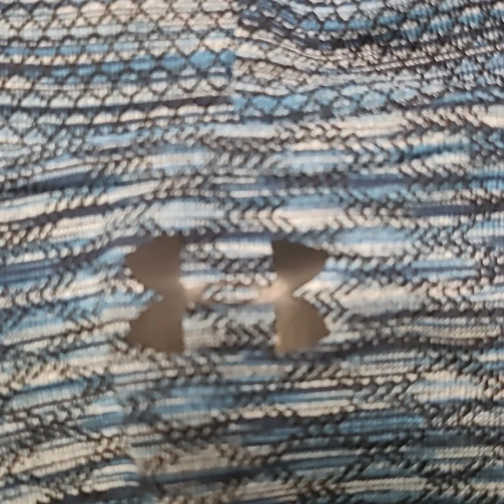 Under Armour Fitted Textured Blue Designed Sleeveless Top with Hoodie size Large - Picture 4 of 8